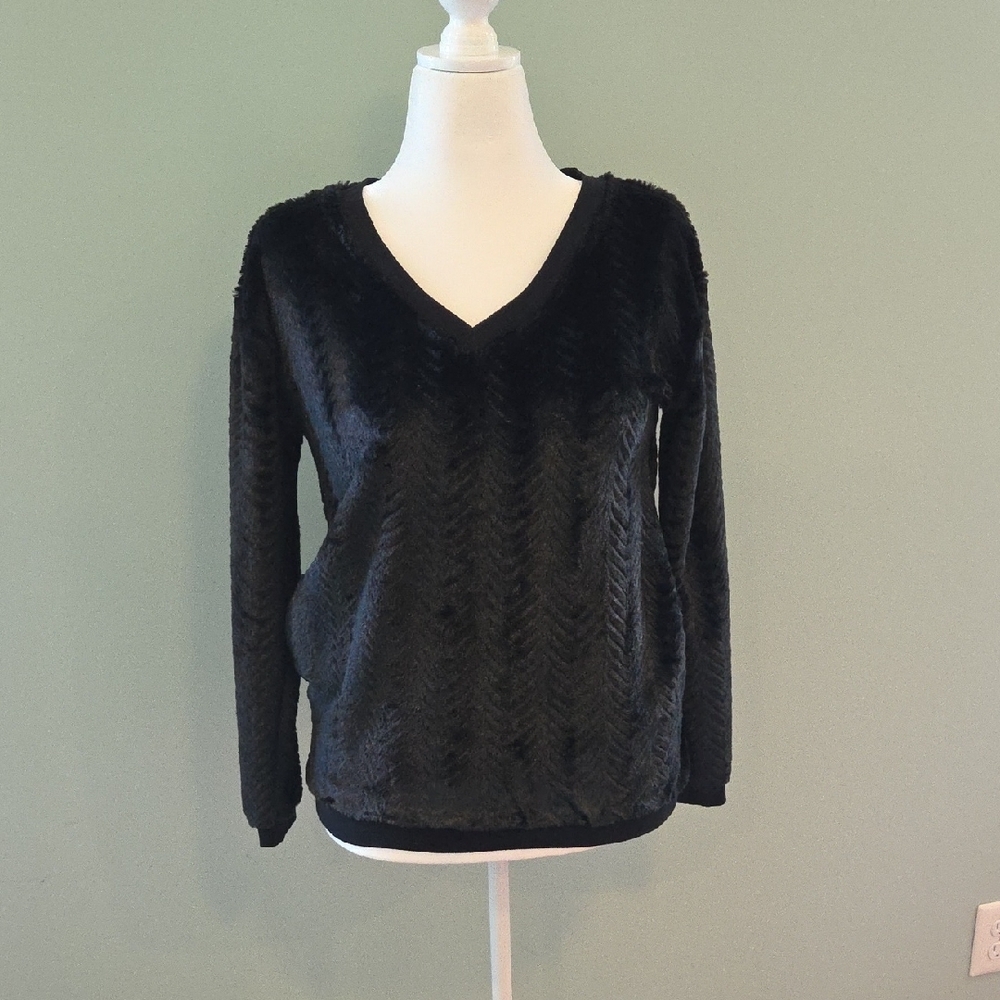 Eyelash Couture Black V-Neck Sweater Timeless Knit